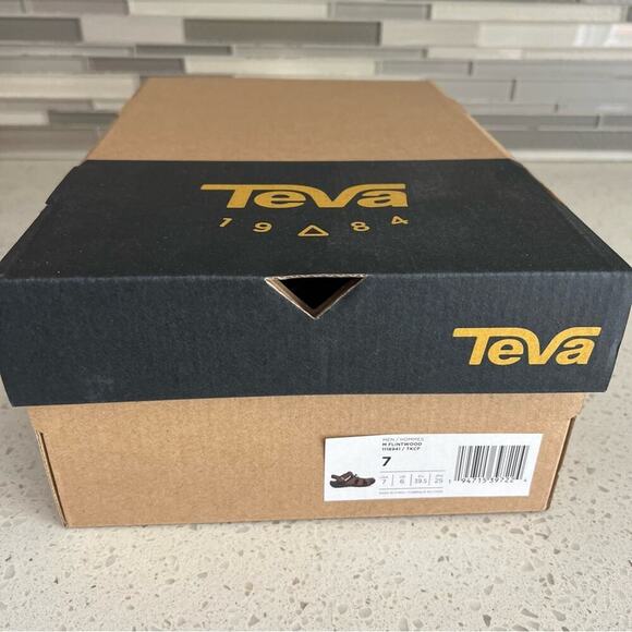 New Teva flintwood sandals men’s size 7 fisherman design - Picture 8 of 9